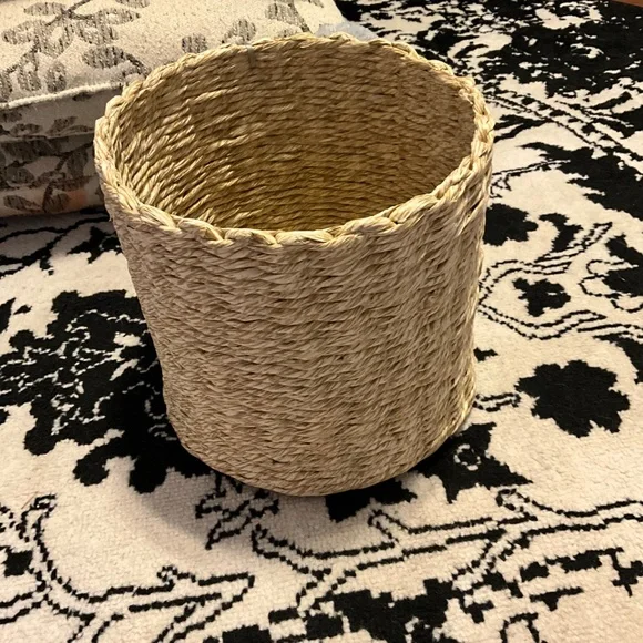 New Basket - Picture 3 of 4